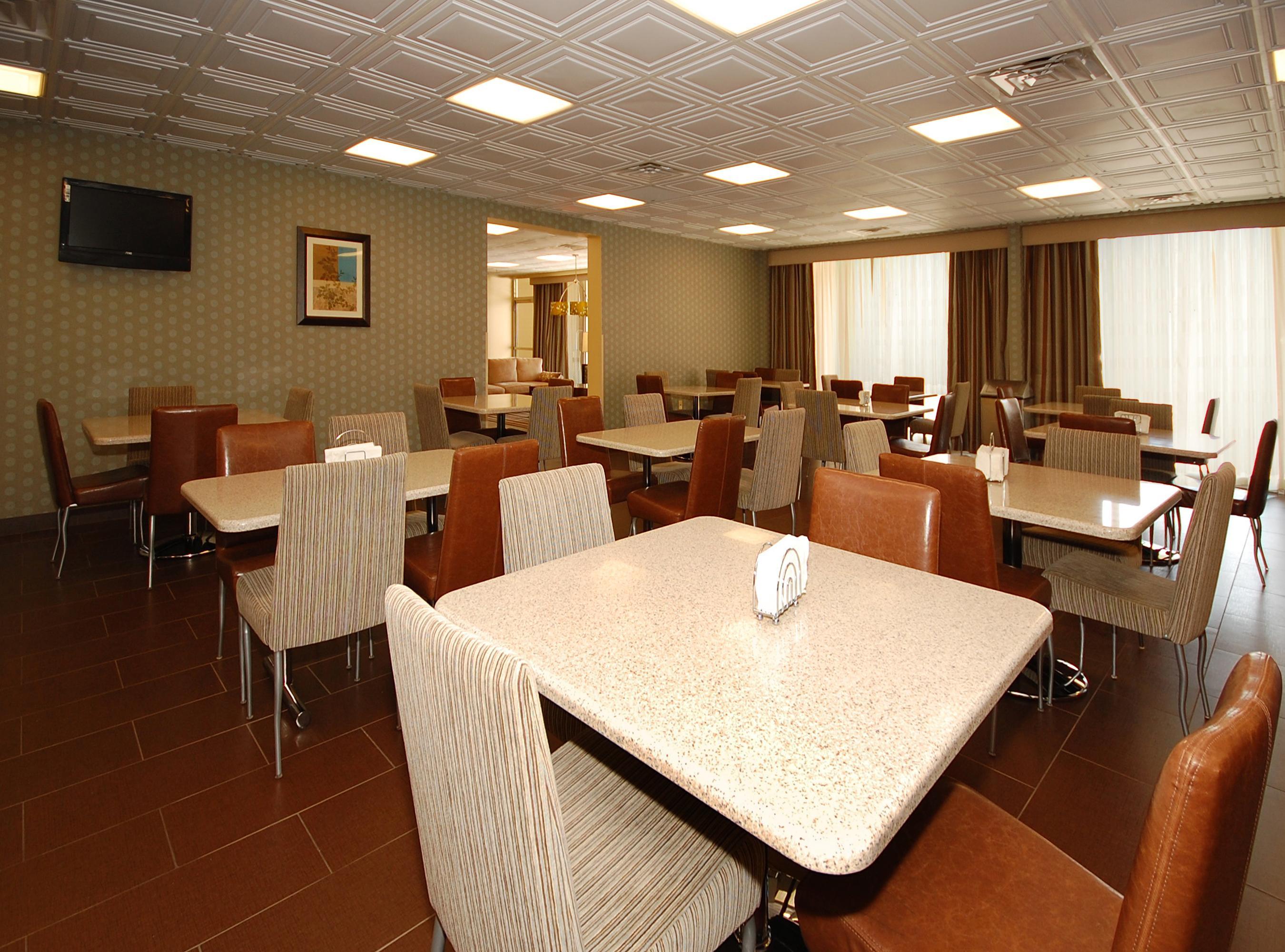 Quality Inn & Suites Charleston - Civic Center Restoran fotoğraf