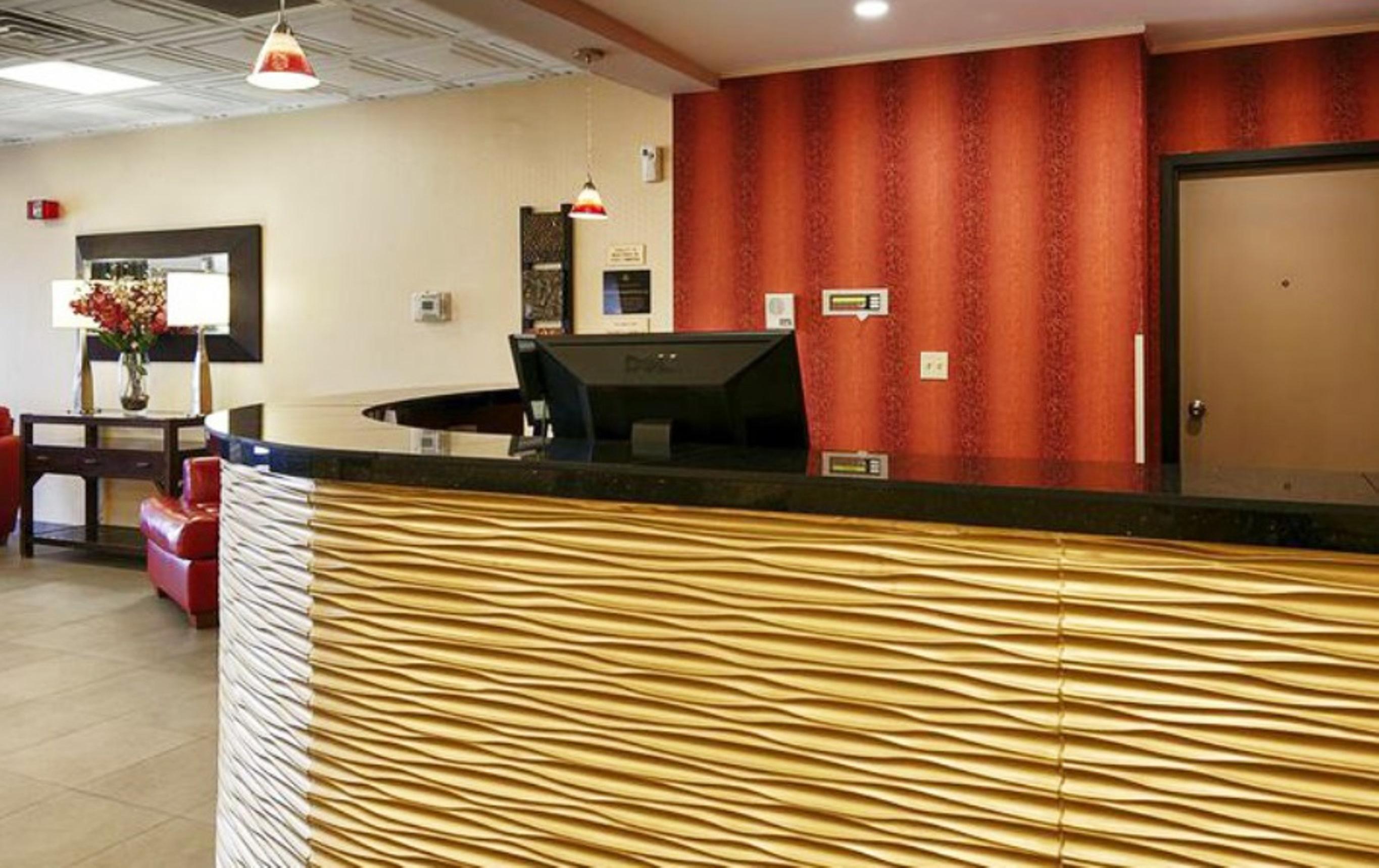Quality Inn & Suites Charleston - Civic Center Dış mekan fotoğraf