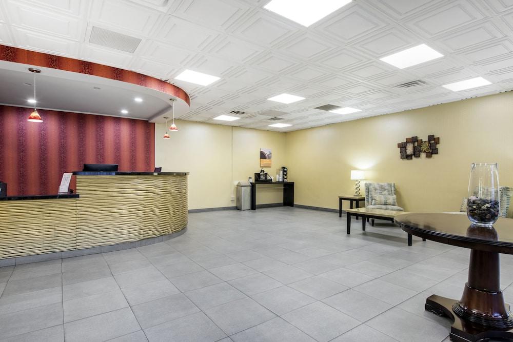 Quality Inn & Suites Charleston - Civic Center Dış mekan fotoğraf