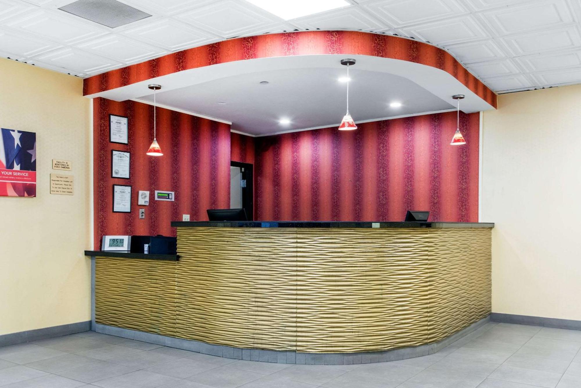 Quality Inn & Suites Charleston - Civic Center Dış mekan fotoğraf