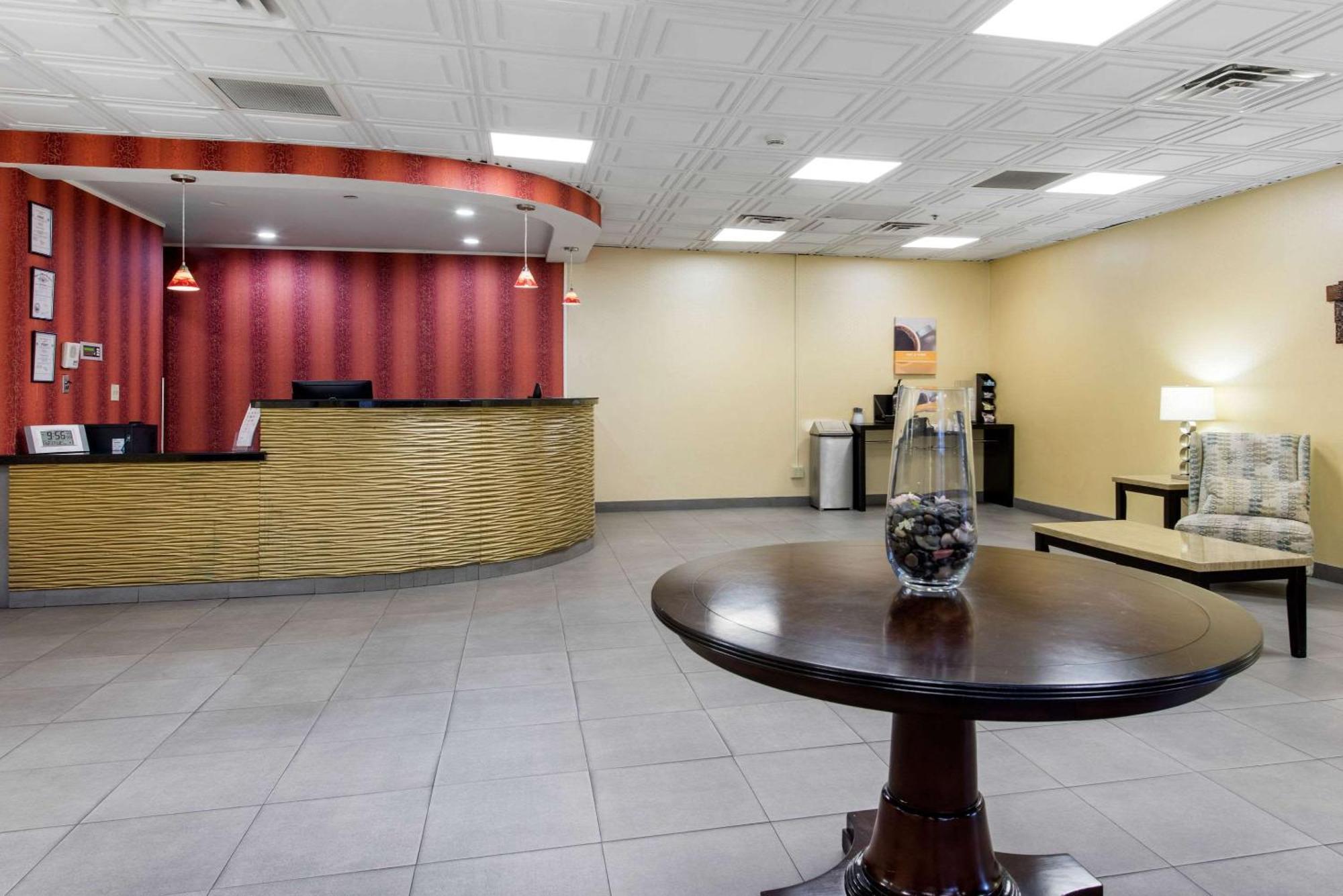 Quality Inn & Suites Charleston - Civic Center Dış mekan fotoğraf