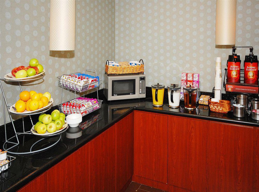 Quality Inn & Suites Charleston - Civic Center Restoran fotoğraf